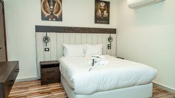 Iron/ironing board, WiFi, bed sheets