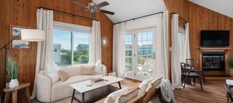 Ocean & Sound Views, Hot Tub & Pet Friendly!