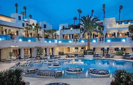 PALMS STUDIO STRIP W/ BALCONY