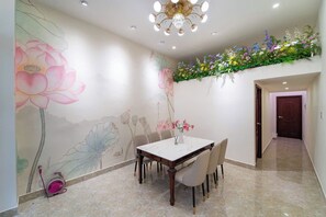 Dining - The Pivot Suite Ben Thanh - District 1 (Ben Thanh)