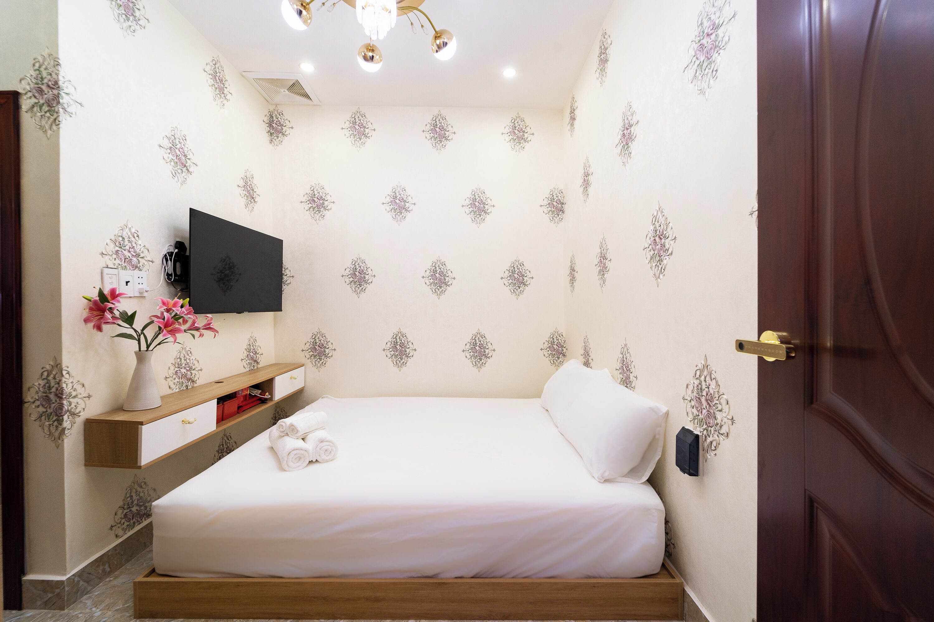 Standard Double Room | Free WiFi, bed sheets