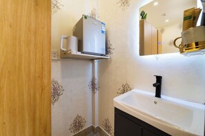 Standard Double Room | Interior - The Pivot Suite Ben Thanh - District 1 (Ben Thanh)