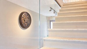 A staircase with a glass railing and a decorative plate on the wall. - Dariocchi by Interhome (Poreč/Kaštelir)