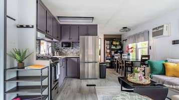 Coffee/tea maker, microwave, oven, stovetop