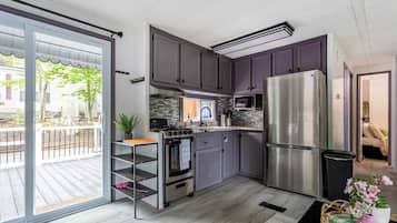 Coffee/tea maker, microwave, oven, stovetop