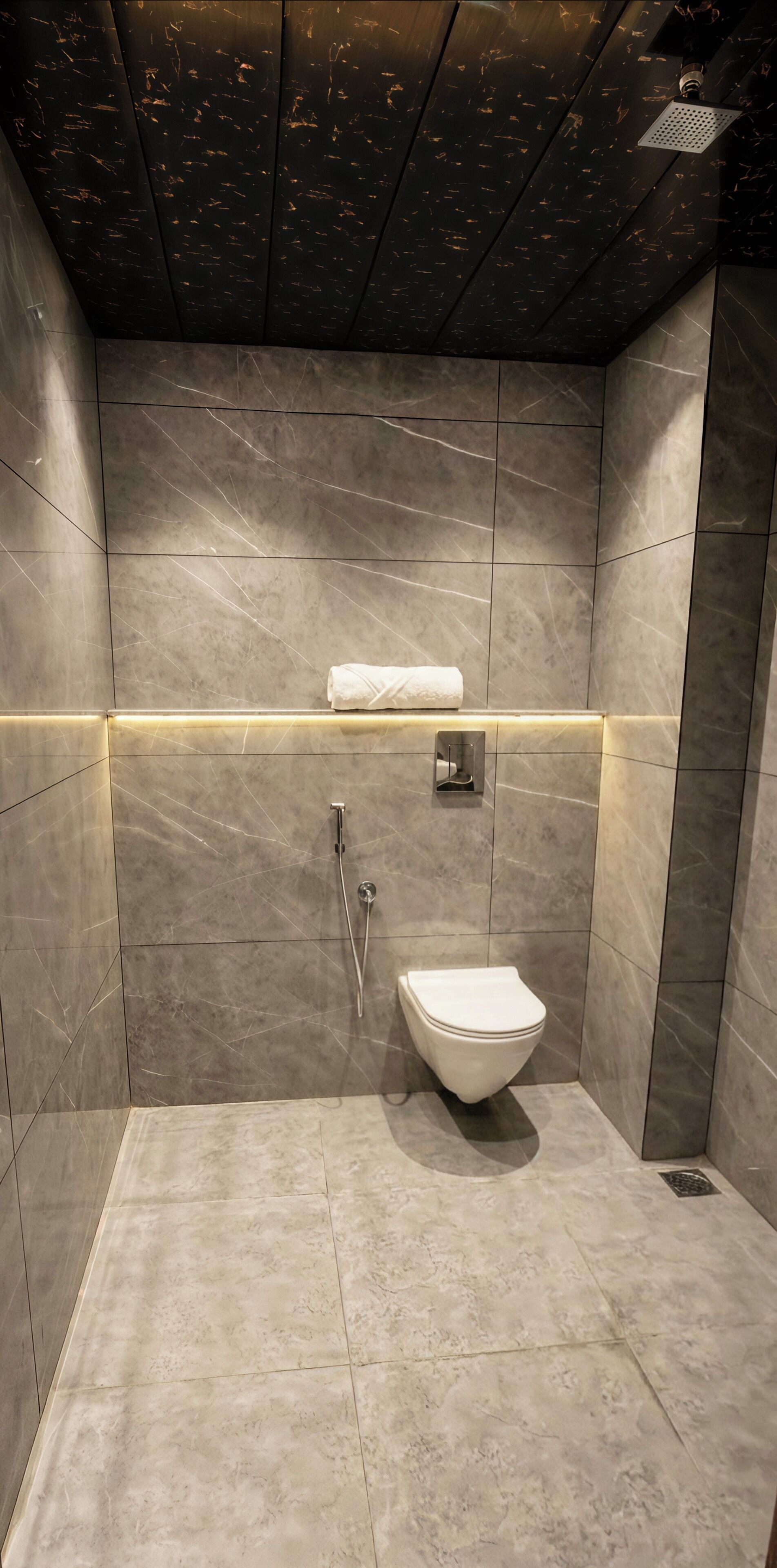 Suite Familiale, vue ville | Salle de bain | Douche, articles de toilette gratuits, serviettes fournies, savon