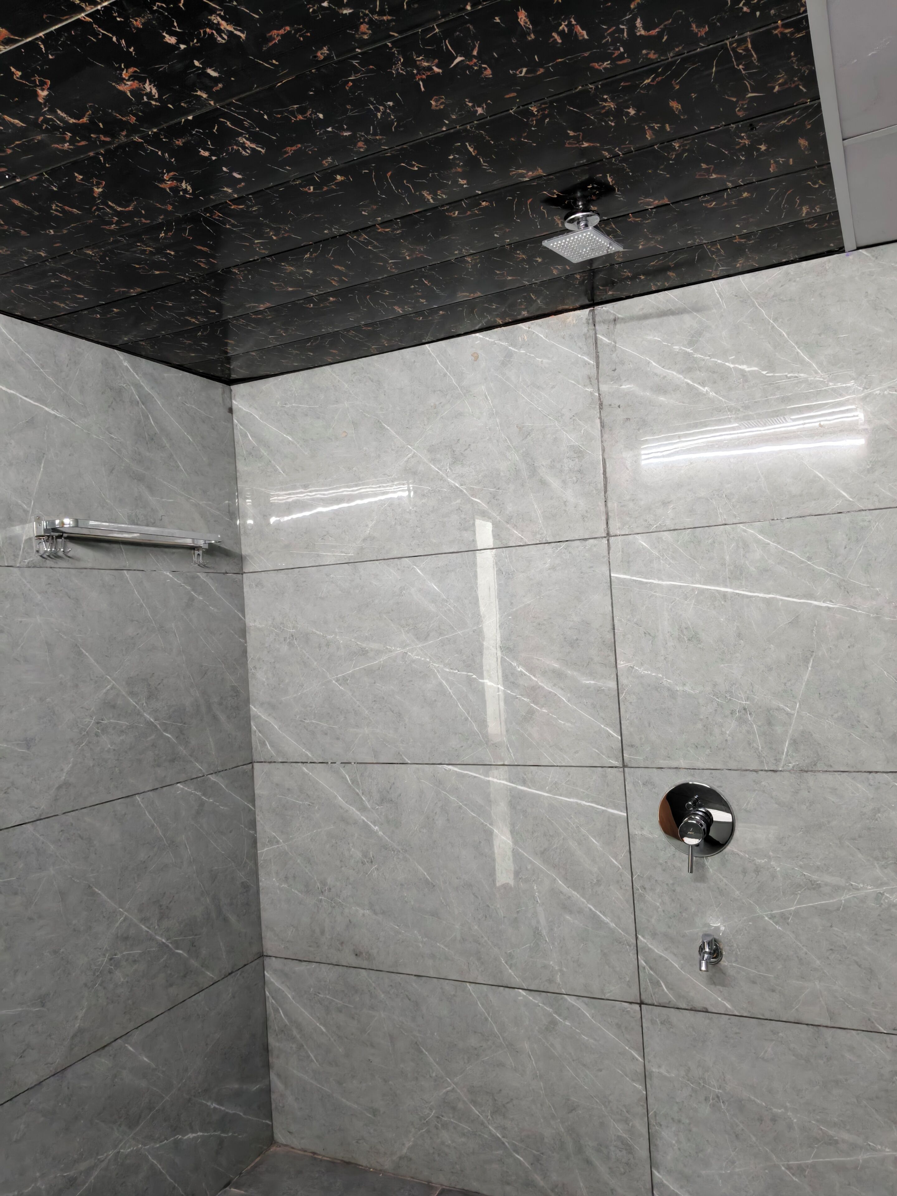 Deluxe Double or Twin Room, City View | Bathroom
