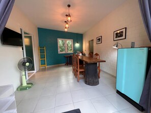 Standard Room, Garden View | Dining - Naisang Hostel (Mueng)