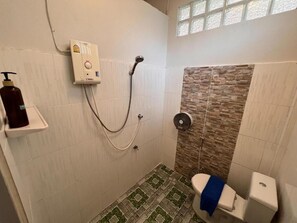 Basic Double Room | Bathroom - Naisang Hostel (Mueng)