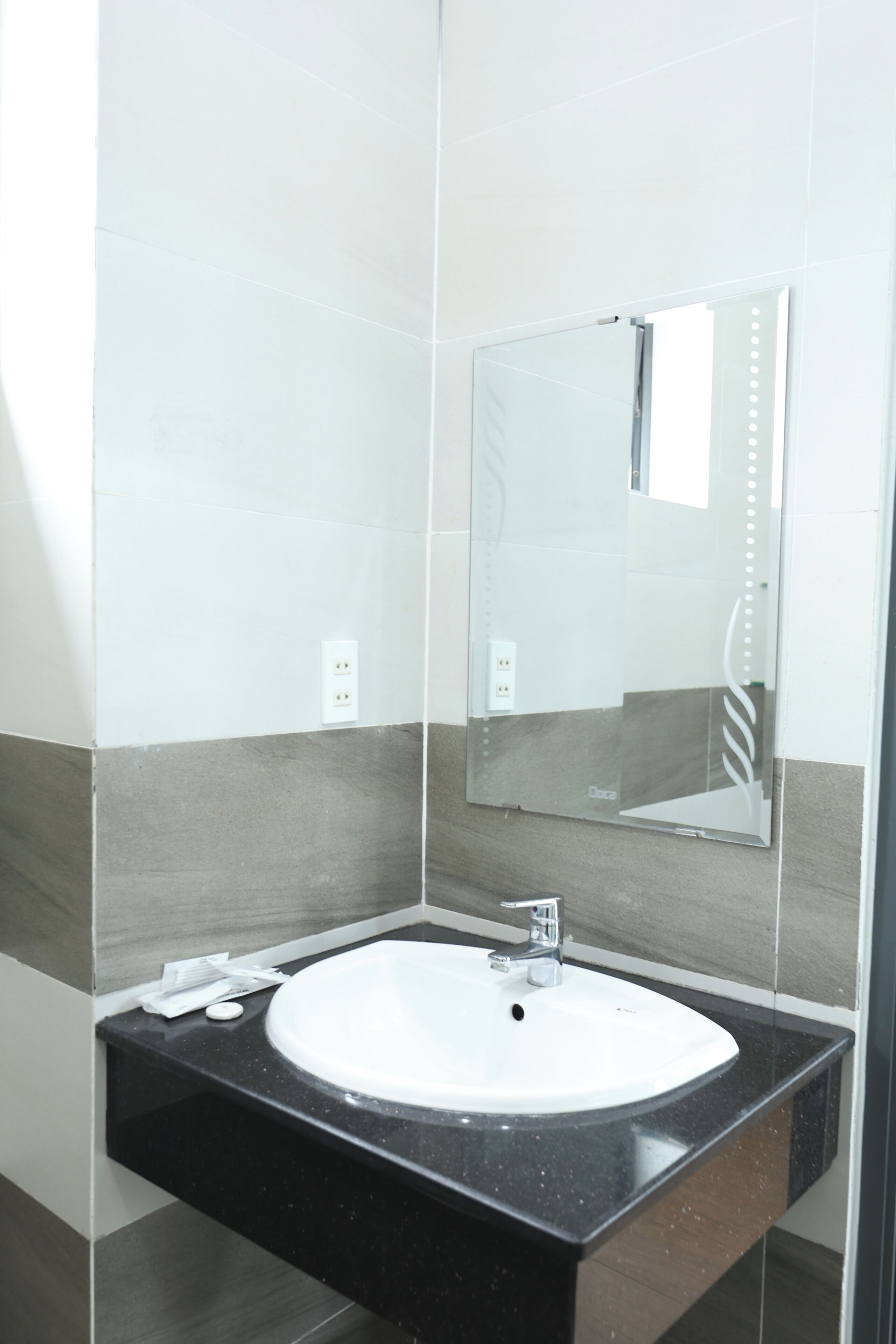 Apartemen, pemandangan kota | Kamar mandi