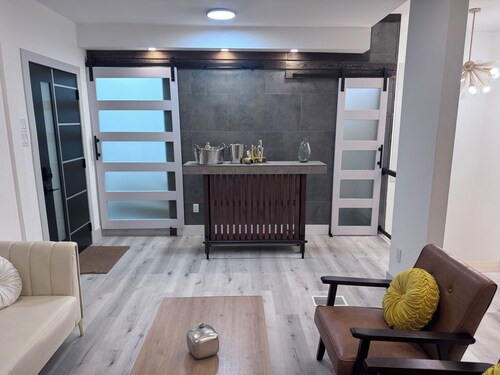 Modern 6 BR 3 Baths 11 beds Sleeps 17 Birthday