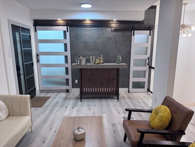 Modern 6 BR 3 Baths 11 beds Sleeps 17 Birthday