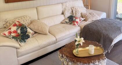 Luxury off-grid retreat with boutique cottage charm and friendly farm animals