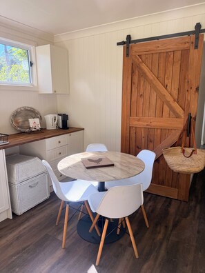 Dining - Luxury off-grid retreat with boutique cottage charm and friendly farm animals (Holgate)