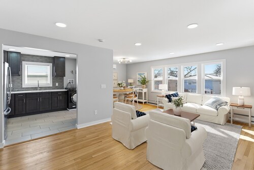 World Cup Luxury II Retreat 25 Min to MetLife  NYC Train Access