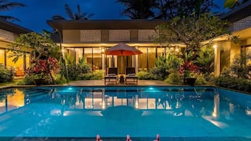 Villa familiar, 4 habitaciones, alberca privada | Alberca | Alberca al aire libre