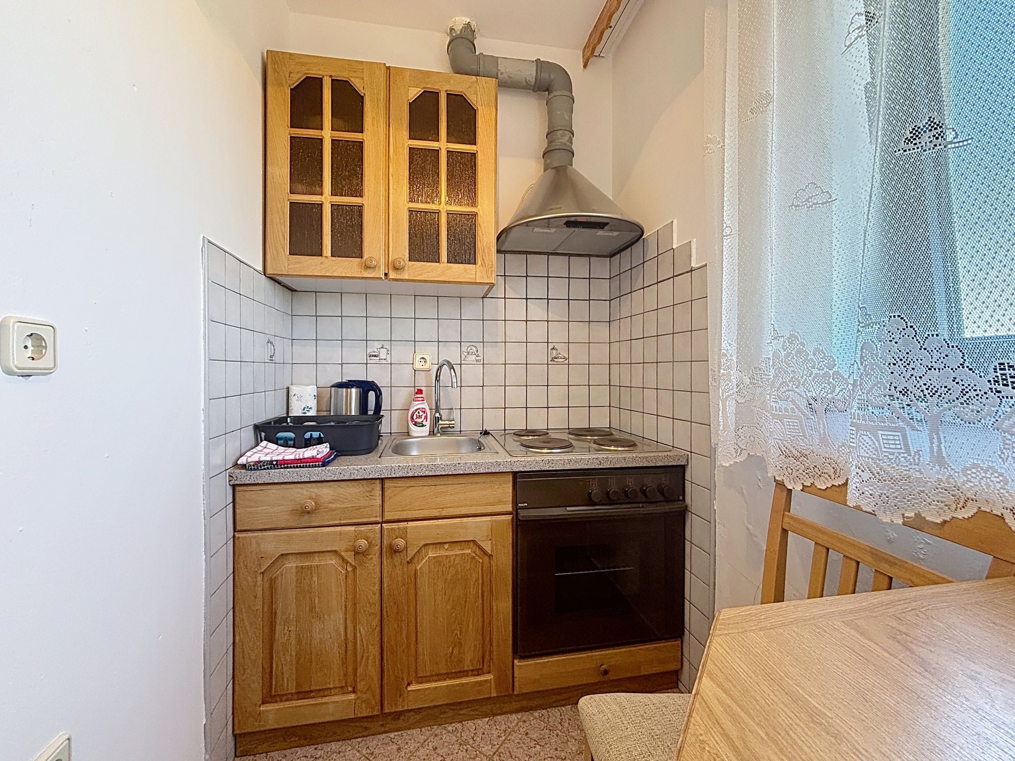 Fridge, oven, cookware/dishes/utensils