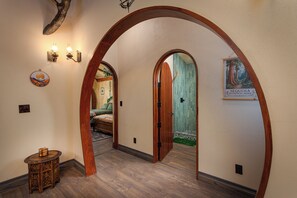 Interior - Hobbit Haven in the Sequoia Shire. Whimsical, Riverfront Views. 1 min to Sequoia (Three Rivers)