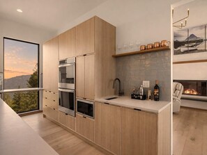 Coffee/tea maker, fridge, microwave, oven