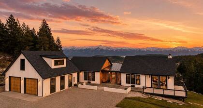The Majestic - Elevated Views, Sauna & Game Room