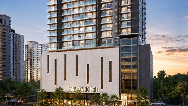 A high-rise hotel with a modern design, featuring a prominent entrance and multiple balconies. - Modern Apartments at the Hub City views (Panamá)