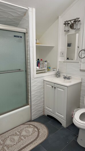 Bathroom - Cozy 1-bedroom apartment in enjoyable Union with AC and gym access (union)
