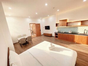 Deluxe Apartment, 2 Bedrooms, River View - Min Sweet Home-Direct View of fireworks (Da Nang)