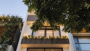 A modern building with a sign reading 'Min Sweet Home 2' indicating a homestay and staycation facility. - Min Sweet Home 2 (Da Nang)