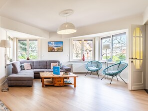 TV - Renovated typical coastal home centrally located (Koksijde)