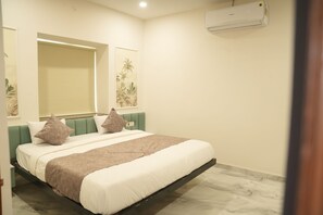 Superior Double Room | Desk, laptop workspace, free WiFi - Hotel South Square (Nagpur)