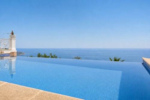 FRGK Magnificent See View Villa with Monaco backgr