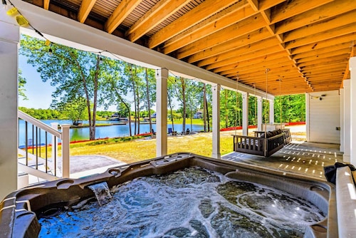 NEW Lakefront Lake Anna, Beach, Dock, Hot Tub