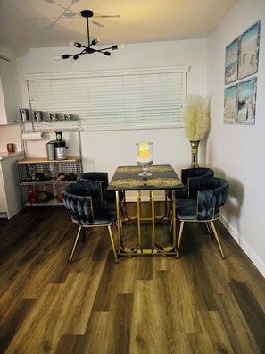Dining - Welcome to The Beach House your coastal retreat! +Wine (Redondo Beach)