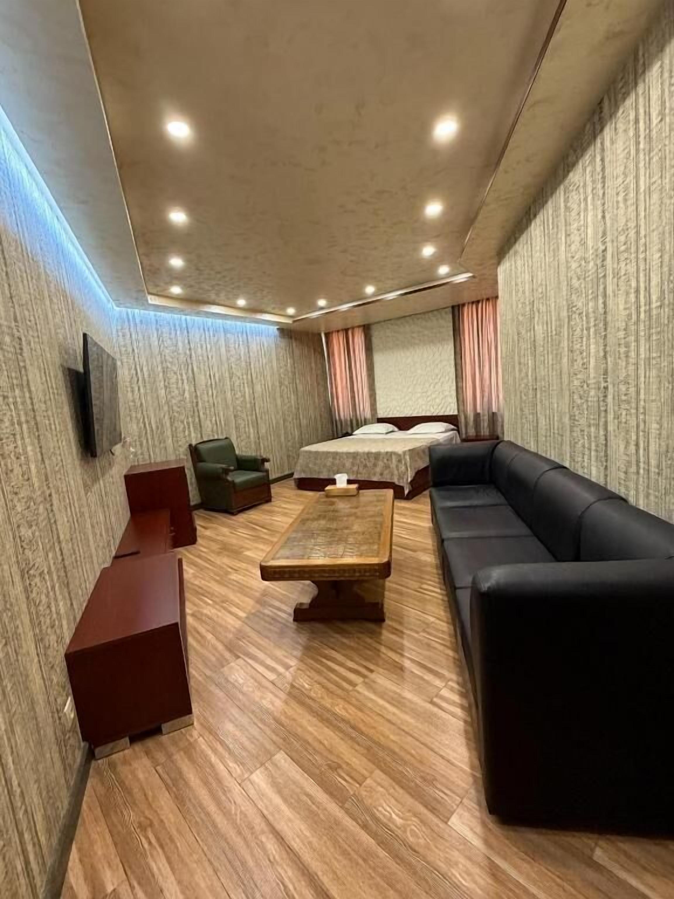Double Room, City View | Interior