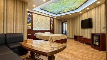 Double Room, City View | Interior