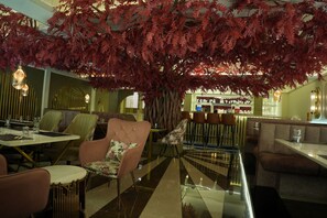 Dining - Trevon Twin Tree Inn (City Plaza)
