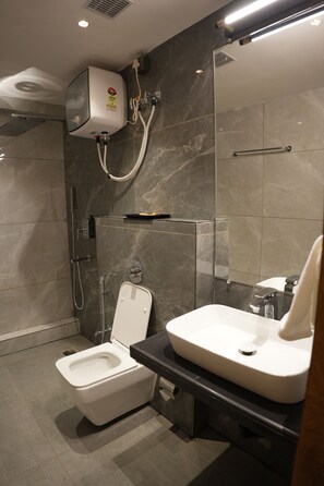 Bathroom - Trevon Twin Tree Inn (City Plaza)