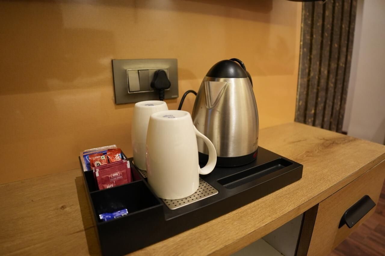 Kopi dan/atau alat penyeduh kopi