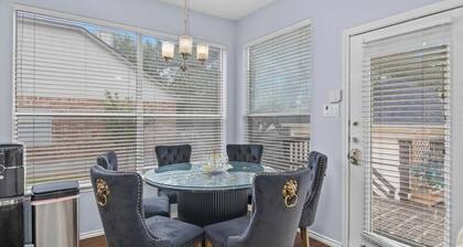 Luxurious Stone Oak house/San Antonio Oasis /4BR w/ Hot Tub & Pool