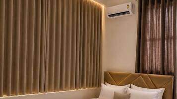 Deluxe-Zimmer | Zustellbetten, kostenloses WLAN, Bettwäsche