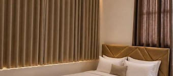 Hotel Deluxe And Family Resturant