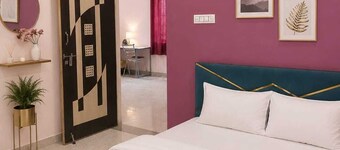 Hotel Deluxe And Family Resturant