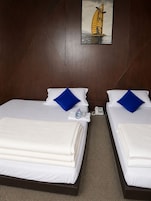 Espacio para trabajar con laptop, wifi gratis y ropa de cama 