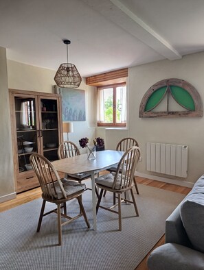 Dining - WHOLE HOUSE WITH PATIO AND TXOKO AT 50 MIN. IDEAL FOR FAMILIES AND COUPLES (Barcenillas del Ribero)