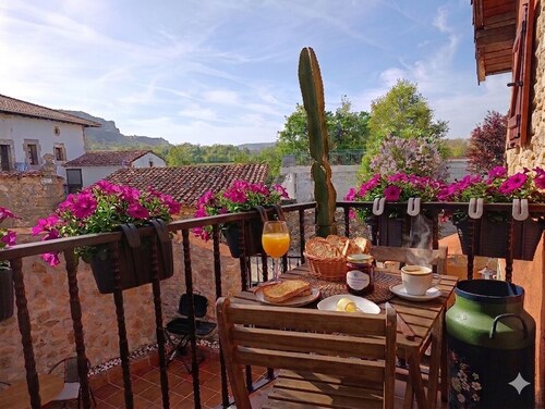WHOLE HOUSE WITH PATIO AND TXOKO AT 50 MIN. IDEAL FOR FAMILIES AND COUPLES