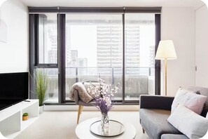 Living area - View City Lights under your eyes, Modern Condo CBD (Melbourne)