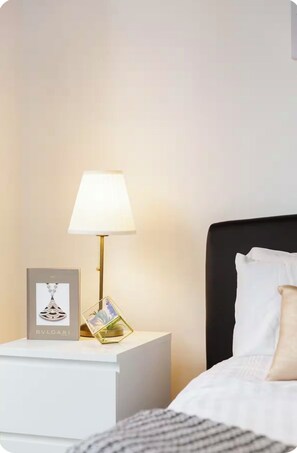 Room - View City Lights under your eyes, Modern Condo CBD (Melbourne)