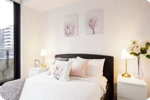 Room - View City Lights under your eyes, Modern Condo CBD (Melbourne)