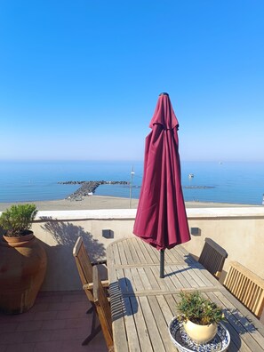 Outdoor dining - Vrbo Property (Lido di Ostia)