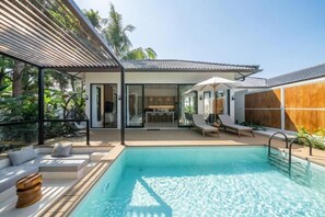 Biệt thự Cao cấp, 2 phòng ngủ, hồ bơi riêng | Hồ bơi | Hồ bơi ngoài trời, ghế dài tắm nắng 